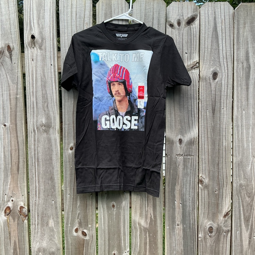 Top Gun Black 'Talk to Me Goose' Graphic T-Shirt